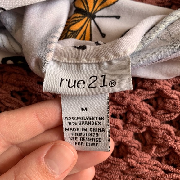 Cropped Butterfly Halter 🦋 - Picture 4 of 4